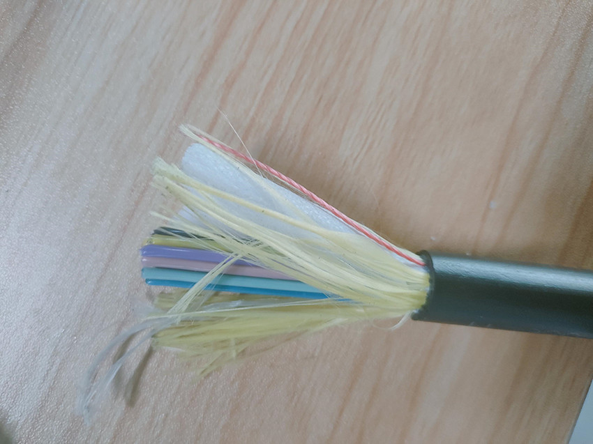 کابل فیبر نوری هوایی G652D تک حالته ADSS 100M Span همه دی الکتریک 48 هسته ای