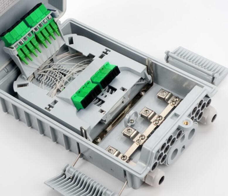 اتصال جعبه فیبر نوری در فضای باز دیوار ورودی Ftth 2 ورودی + بندر میانه ، 16 خروجی برای کابل های قطره ای